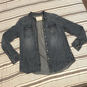 ⚡️American Eagle Denim Button-Up⚡️